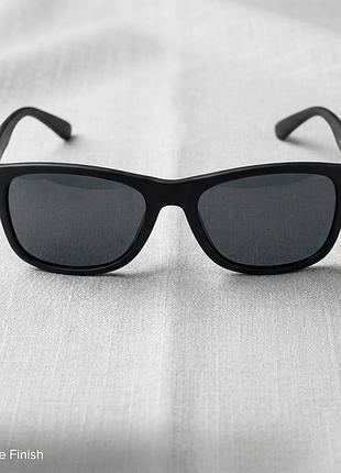 Стильные солнцезащитные очки wayfarer