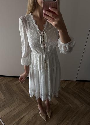Ніжна білосніжна сукня