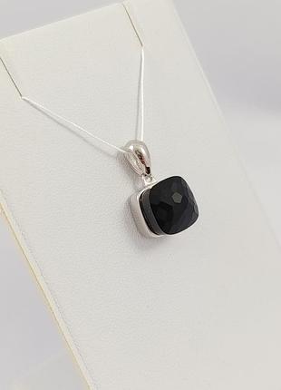 Серебряная подвеска со вставкой из ювелирного стекла черного цвета pen-pomell-ч