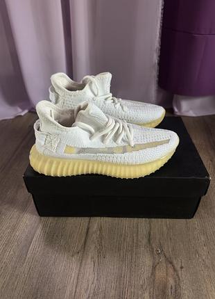 Кроссовки adidas yeezy