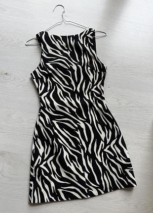 Сукня з відкритою спиною zara
