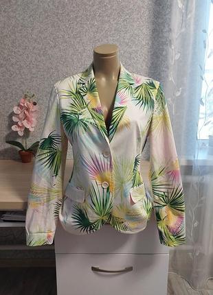 Женский летний пиджак из коттона escada sport.