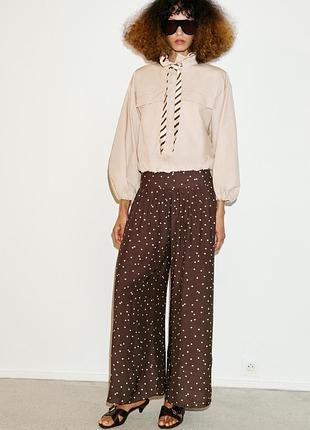 Класні легкі коричневі штани в горох з віскози zara
‼️‼️‼️‼️‼️‼️‼️‼️‼️‼️‼️