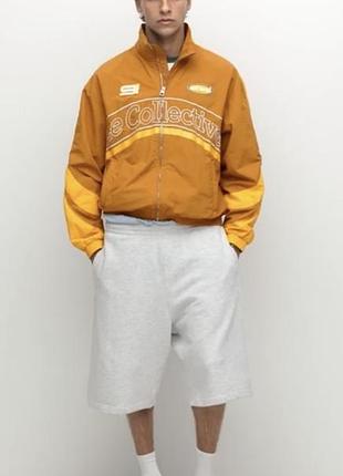 Куртка нейлонова гірчичного кольору pull&bear