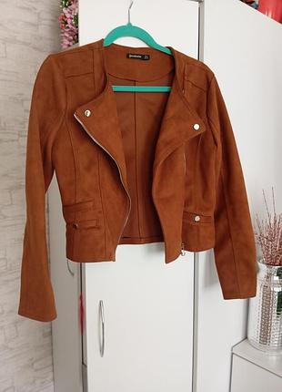Замшева косуха. stradivarius.