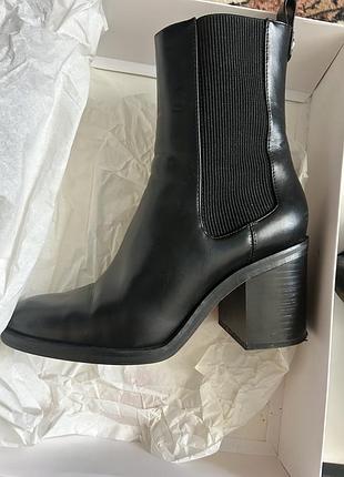Черевики челсі козаки zara шкіра квадратний каблук чорні