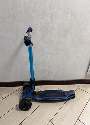 Дитячий триколісний самокат  best scooter g-21102 maxi, чорно-синього кольору зі колесами, що світяться