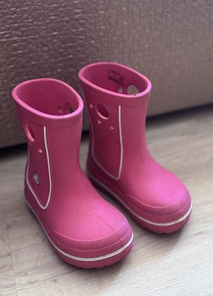 Гумові черевики від crocs рожеві
