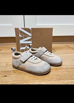 Zara barefoot шкіряні кросівки 23