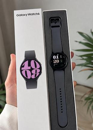 Основні переваги:  яскравий сенсорний amoled-дисплей; контроль пульсу та показників здоров’я; відстеження фізичної активності та тренувань