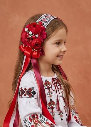 Венчик чильцо красное, на широком обруче с лентами