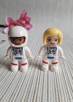 Чоловічки  lego duplo космічний шатл (10944)