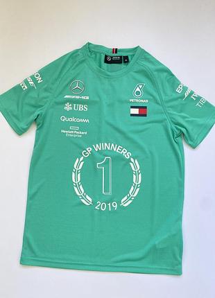 Коллекционная футболка mercedes amg petronas f1 team 2019 gp winners (tommy hilfiger)
