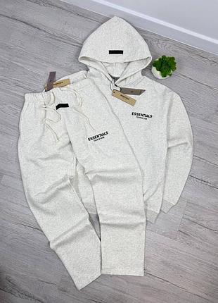Костюм від бренду essentials