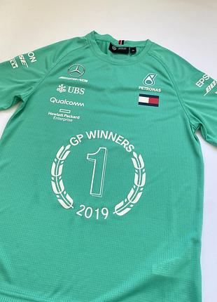 Новая женская коллекционная футболка mercedes amg petronas f1 team 2019 gp winners (tommy hilfiger)