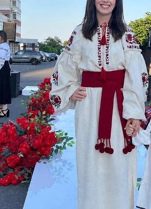 Продам вишиту сукню, одягалася один раз стан ідеальний, купувала за 5 тис., продаю за 3000 тис.