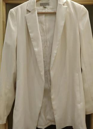 H&amp;m (38). ошатний білий піджак на поясі. новий