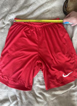 Спортивні шорти nike