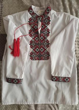 Вышитая рубашка для мальчика 134см