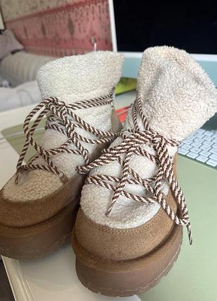 Взуття типу moonboots