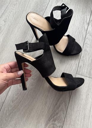 Босоніжки/жіночі/літні/чорні/на високих підборах/zara