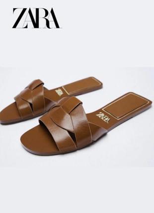 Шкіряні шльопанці zara
