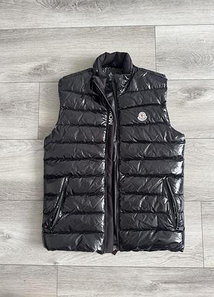 Жіночі/чорна/жилетка/moncler/демісезонна