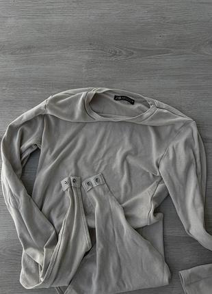 Бежеве боді zara з довгим рукавом (розмір m)