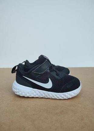 Кроссовки nike revolution