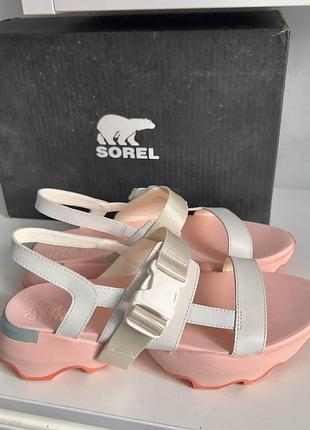 Босоніжки жіночі sorel на платформі бежево-рожеві розмір 40.5 us 9.5