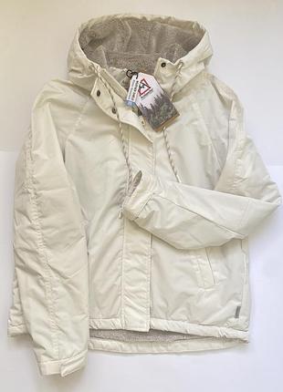 Женская стильная демисезонная куртка avalanche weather shield на флисе (шерпа) белая молочная куртка ветровка с капюшоном размер s