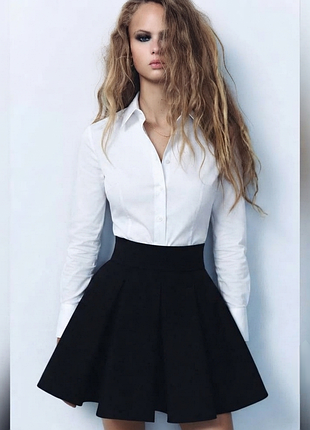 Трендова чорна коротка спідниця плісе розмір л zara