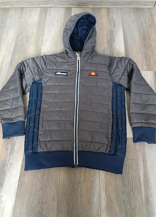Демісезонна стьобана куртка ellesse regalio padded jacket у сіро-синьому кольорі  для хлопчика 12/13 років