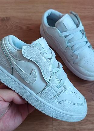 Оригинальные nike ordan 1 liw p34 длина стельки по факту 22см
