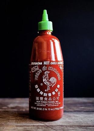 Соус шрірача sriracha huy fong 793 г