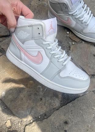 Nike air jordan 1 retro женские серо-розовые кроссовки