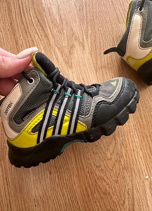 Високі кросівки adidas