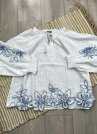 Блуза с вышивкой zara