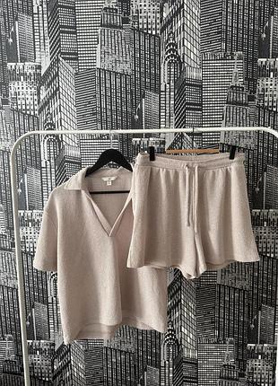 Жіночій бежевий костюм h&m базовий костюм букле з поло і шортами h&m