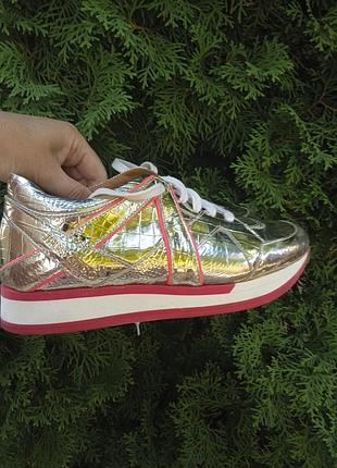 Кроссовки, сеикерсы женские из натуральной кожи от известного бренда jimmy choo, 38 размер в идеальном состоянии.оригинал