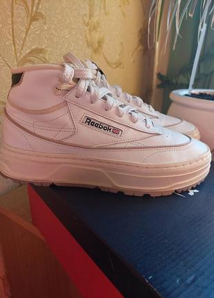 Новые оригинальные кожаные ботинки reebok на высокой подошве