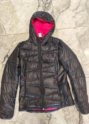 Куртка-пуховик quechua x-light в идеальном состоянии, размер s/m, черного цвета.