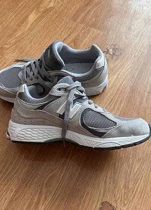 Оригинальные женские кроссовки new balance 2002 r p.40,5