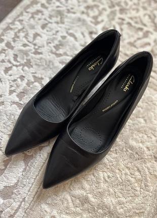 Туфлі clarks