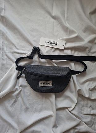Нова банана eastpak