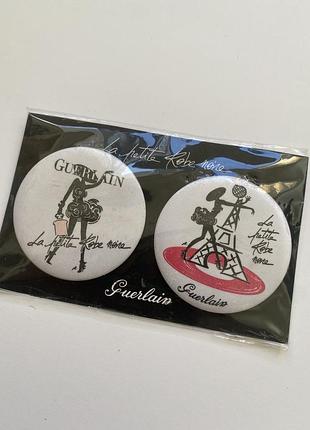 Коллекционные значки guerlain la petite robe noire (набор 2 шт), мерч