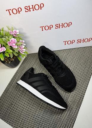 Оригінальні кросівки adidas