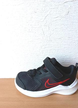 Суперові кросівки nike 23,5 р. устілка 14,7 см.