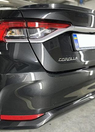 Спойлер lip (sunplex, черный) (117,9см * 5,5см) для toyota corolla 2019- гг