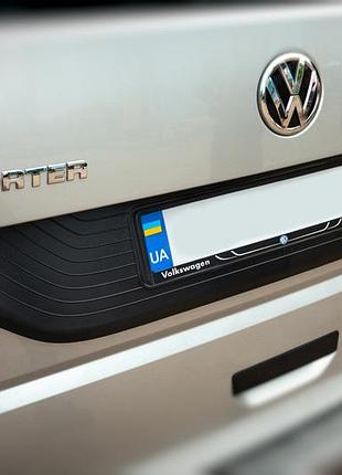 Пластиковая накладка на крышку багажника красный для volkswagen t6 2015-2024 гг